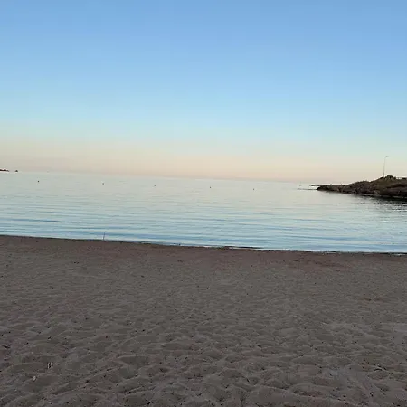 Renove Rare Au Centre Du Village Cap Esterel Separee -piscines Et Parking