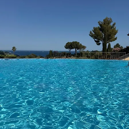 Renove Rare Au Centre Du Village Cap Esterel Separee -piscines Et Parking