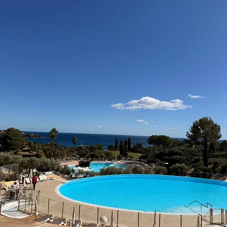 Renove Rare Au Centre Du Village Cap Esterel Separee -piscines Et Parking